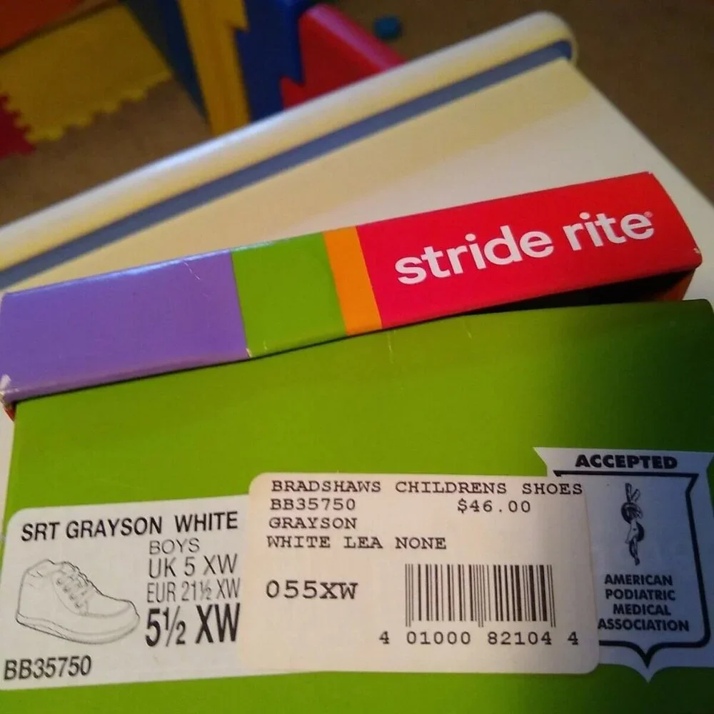 Strike Rite shoes size 5.5 White used
